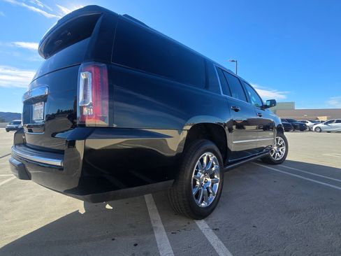 Used 2017 GMC Yukon XL Denali image 10