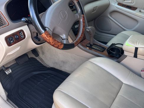 Used 1999 Lexus ES 330 image 2