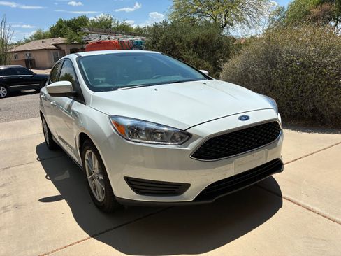 Used 2018 Ford Focus SE FWD image 2