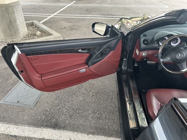 Used 2011 Mercedes-Benz SL 550 image 19