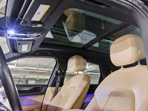 Used 2019 Porsche Cayenne Sport Utility 4D image 15