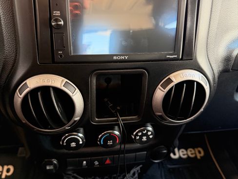 Used 2012 Jeep Wrangler Sport w/ Connectivity Group AWD/4WD image 11