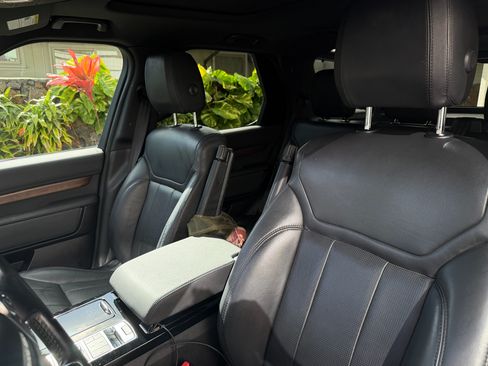 Used 2018 Land Rover Discovery HSE image 10