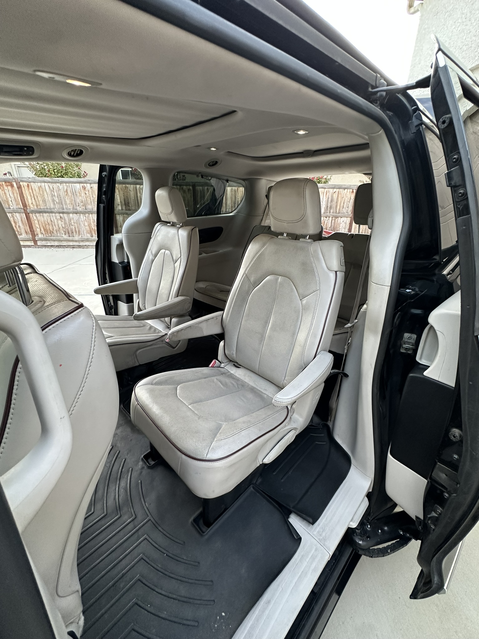 Used 2019 Chrysler Pacifica Limited FWD image 16
