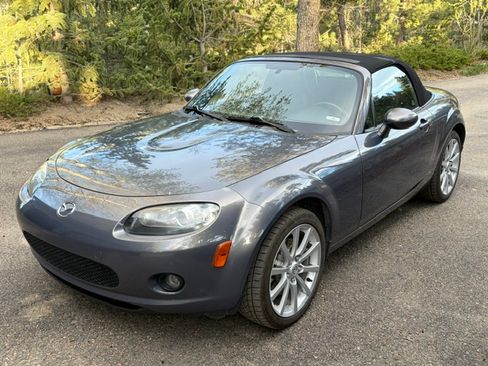 Used 2006 MAZDA MX-5 Miata Grand Touring w/ Premium Pkg RWD image 4