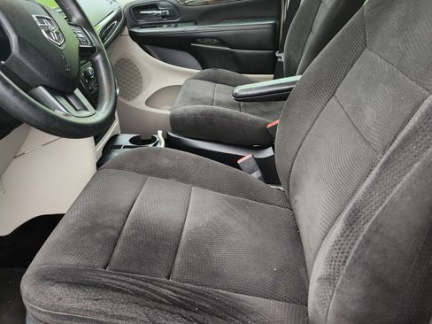 Used 2013 Dodge Grand Caravan SXT image 6