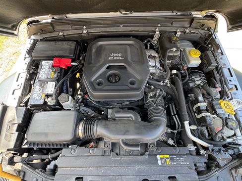 Used 2018 Jeep Wrangler Unlimited Sport S image 11