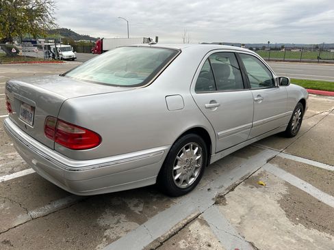 Used 2000 Mercedes-Benz E 320 Sedan image 6