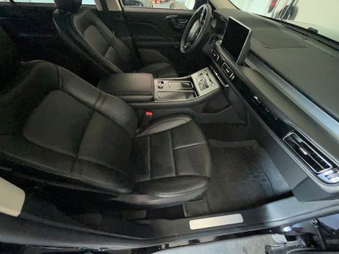 Used 2023 Lincoln Aviator 2WD image 2