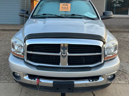 Used 2006 Dodge Ram 2500 Truck SLT image 2