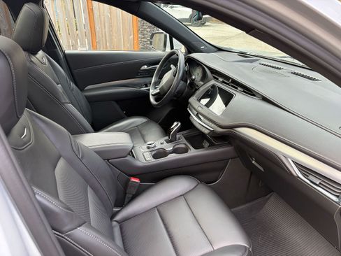 Used 2021 Cadillac XT4 Premium Luxury image 9