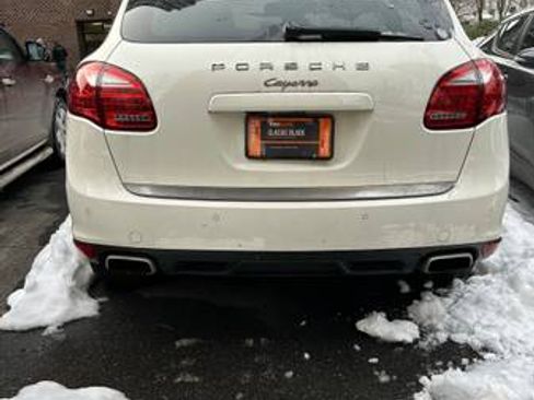 Used 2011 Porsche Cayenne image 2