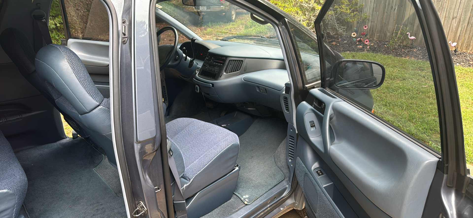 Used 1992 Toyota Previa Deluxe RWD image 2