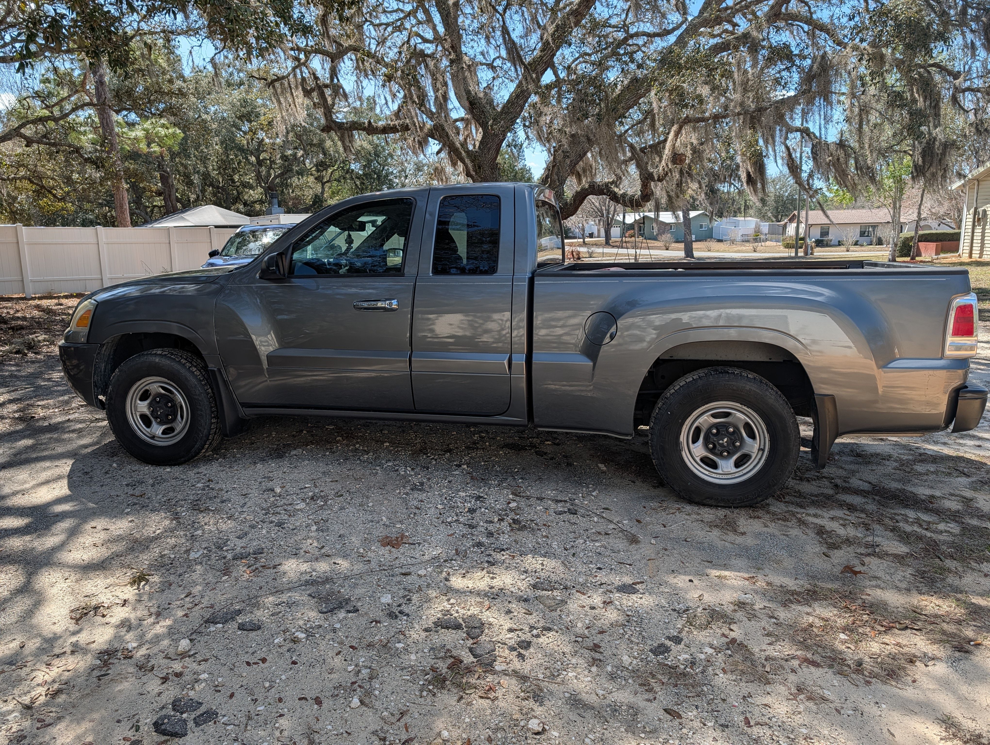 Used 2007 Mitsubishi Raider LS RWD image 1
