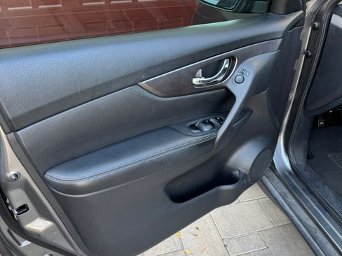 Used 2016 Nissan Rogue SV image 11