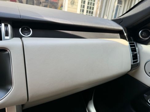 Used 2017 Land Rover Range Rover HSE image 19