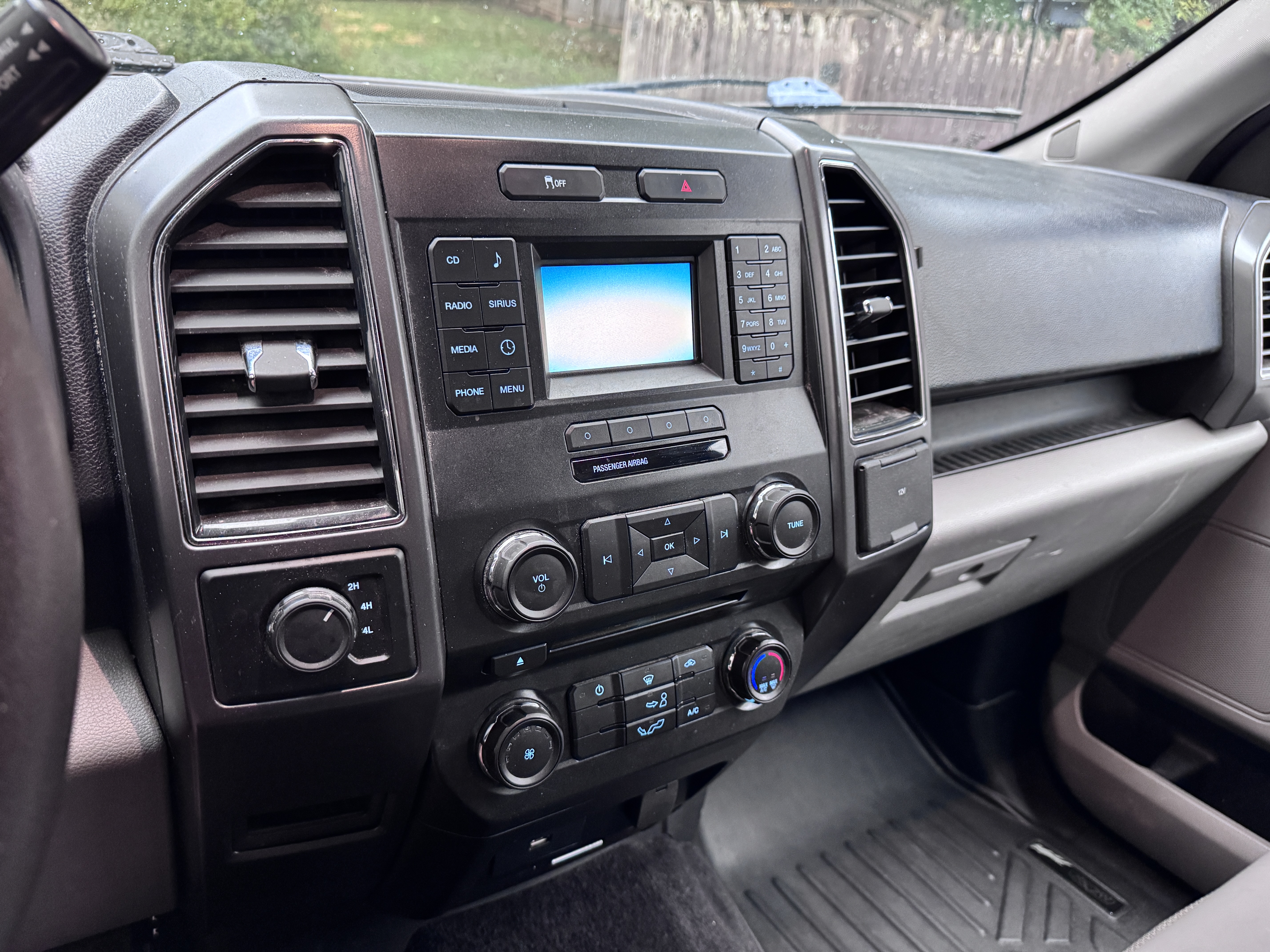 Used 2017 Ford F150 XLT AWD/4WD image 11