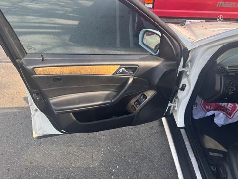 Used 2007 Mercedes-Benz C 230 Sedan image 9