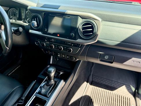 Used 2018 Toyota Tacoma Limited image 14