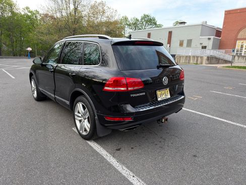 Used 2013 Volkswagen Touareg Executive image 8