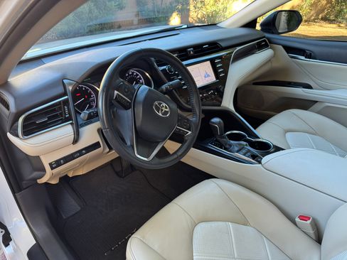 Used 2018 Toyota Camry XLE image 4