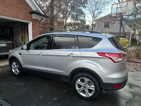 Used 2013 Ford Escape SE image 2