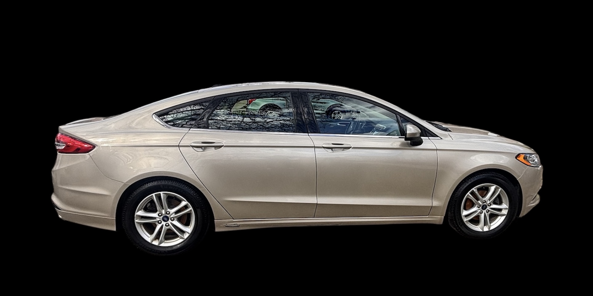 Used 2018 Ford Fusion SE w/ Fusion SE Technology Package FWD image 9