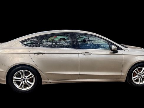 Used 2018 Ford Fusion SE w/ Fusion SE Technology Package FWD image 9