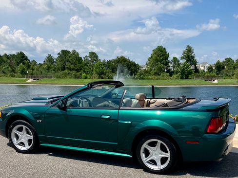 Used 2001 Ford Mustang GT RWD image 2