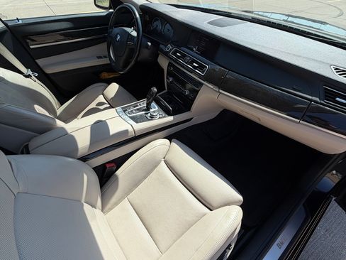 Used 2011 BMW 750i xDrive image 10