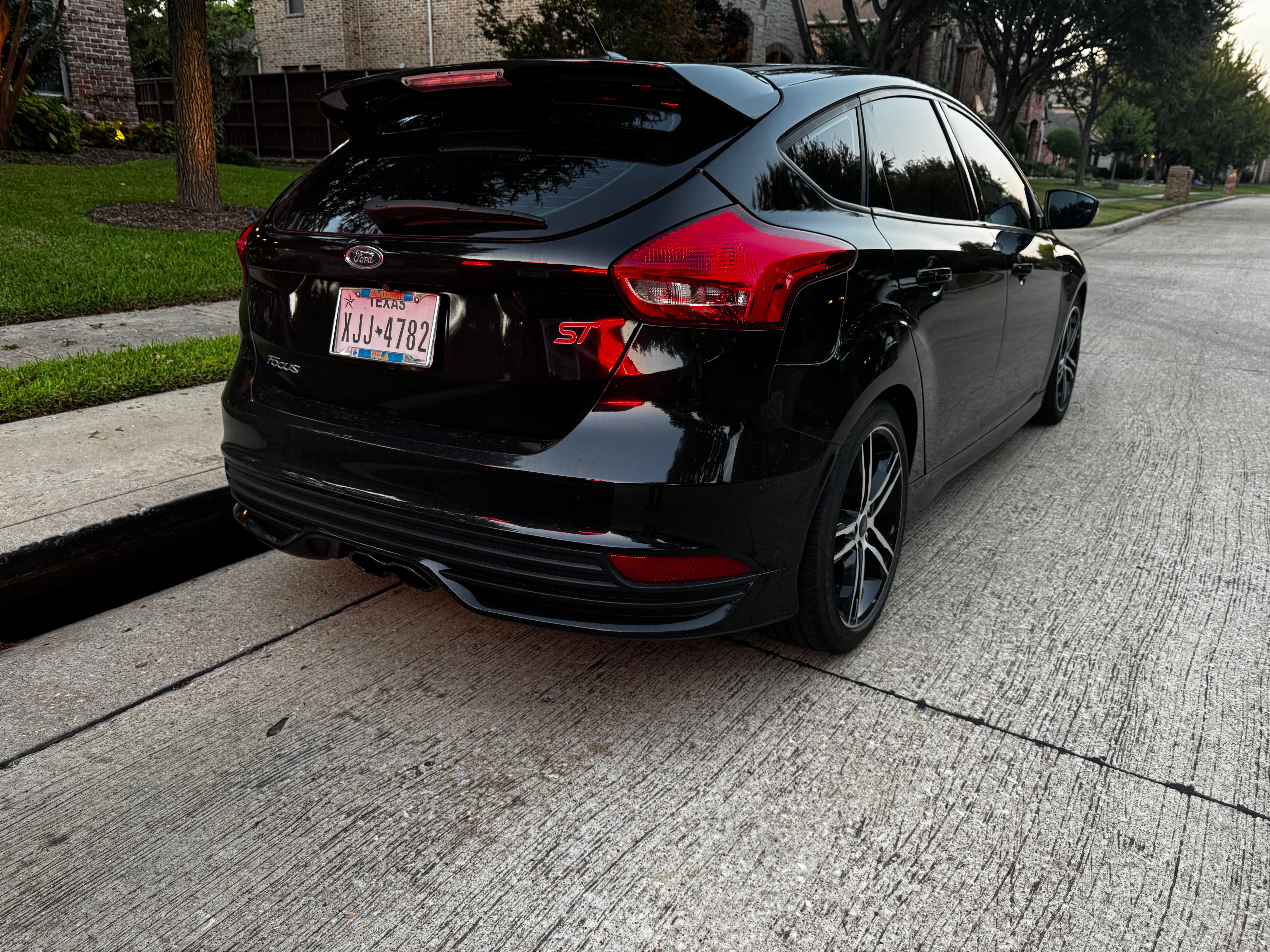 Used 2017 Ford Focus ST FWD image 5