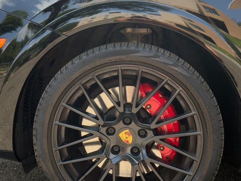 Used 2021 Porsche Cayenne GTS AWD/4WD image 10