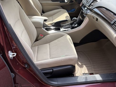 Used 2017 Honda Accord Hybrid Sedan image 4