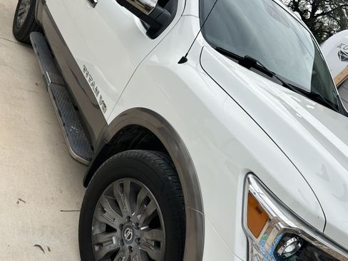 Used 2019 Nissan Titan Platinum Reserve w/ Platinum Utility Package image 6