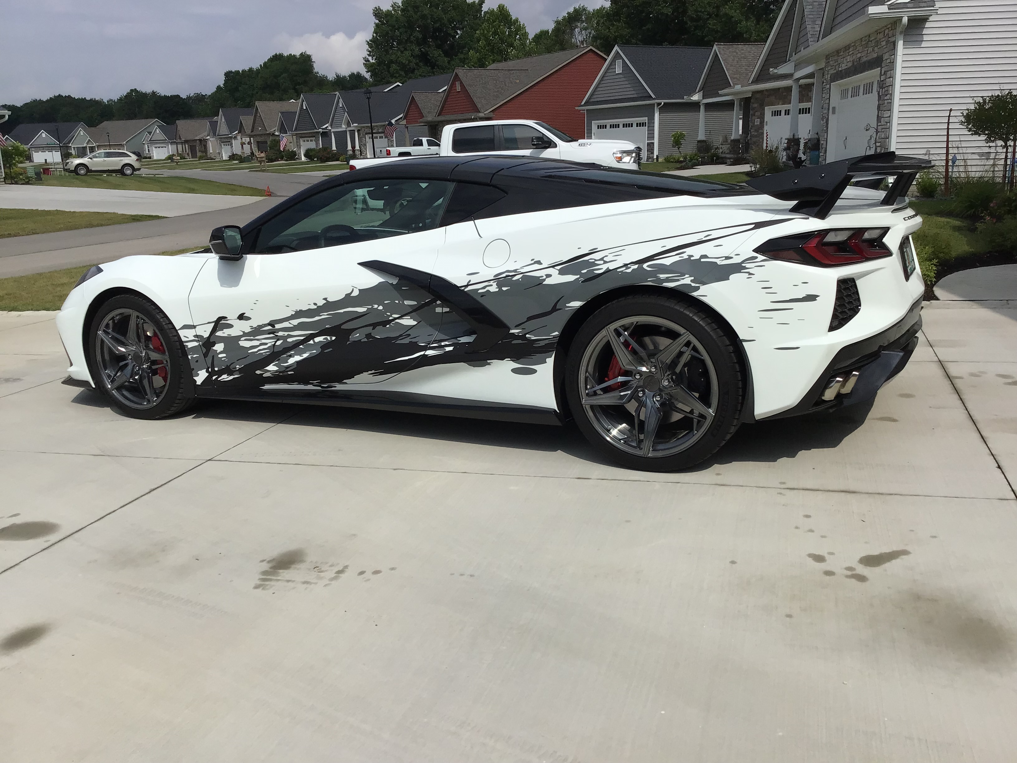 Used 2021 Chevrolet Corvette Stingray Preferred Cpe w/ Z51 Performance Package RWD image 2