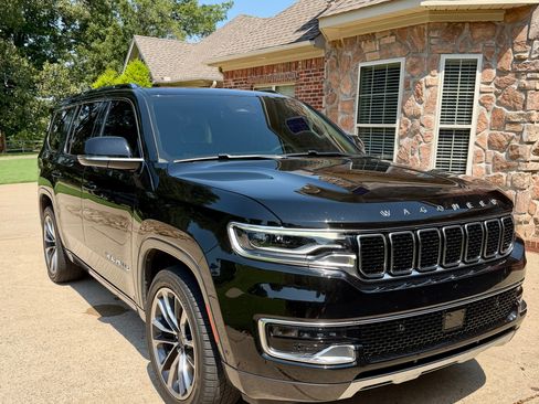 Used 2022 Jeep Wagoneer Series III w/ Premium Group I AWD/4WD image 4