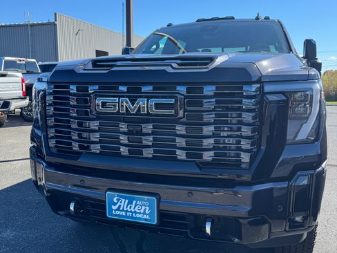 Used 2025 GMC Sierra 2500 Denali Ultimate w/ Snow Plow Prep/Camper Package AWD/4WD image 5