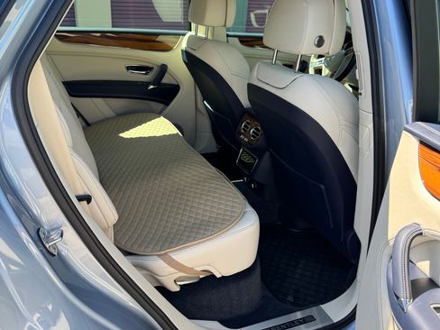 Used 2019 Bentley Bentayga image 13