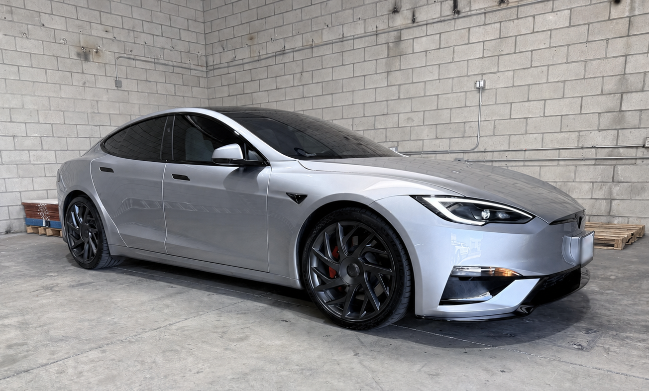 Used 2026 Tesla Model S Plaid AWD/4WD image 2