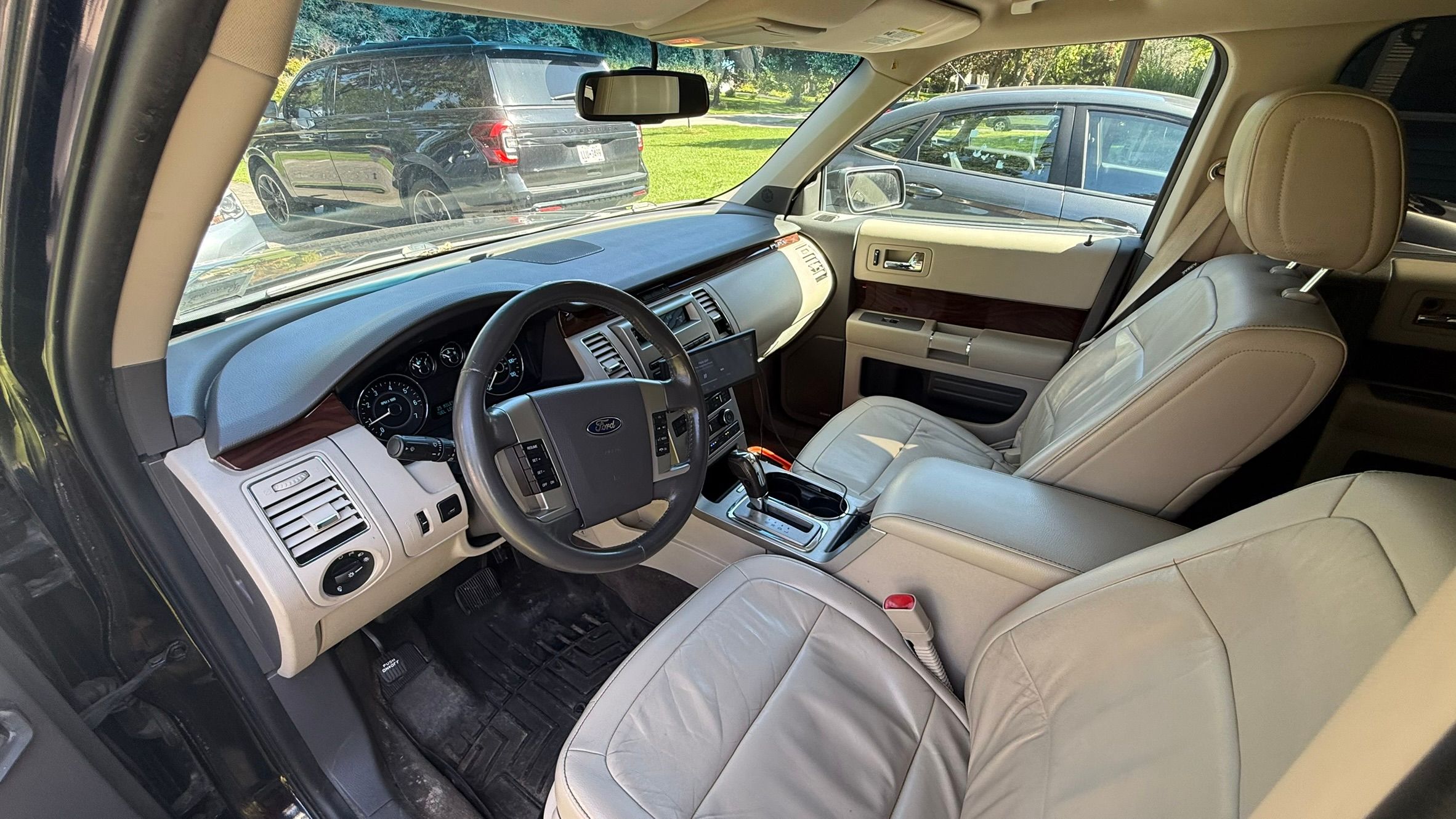 Used 2010 Ford Flex SEL FWD image 6