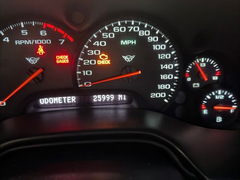 Used 2001 Chevrolet Corvette Coupe w/ Preferred Equipment Group2 RWD image 2