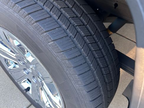 Used 2018 GMC Sierra 1500 SLT w/ Enhanced Driver Alert Package image 9