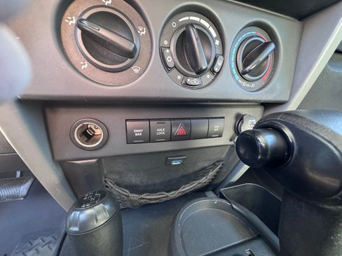Used 2009 Jeep Wrangler Unlimited Rubicon w/ Dual Top Group AWD/4WD image 20