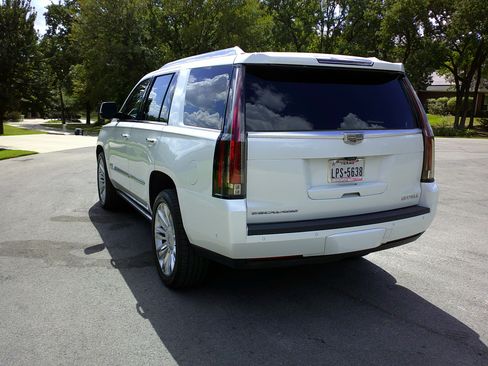 Used 2018 Cadillac Escalade Platinum image 8