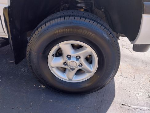 Used 1997 Dodge Ram 1500 Truck 4x4 Club Cab image 9