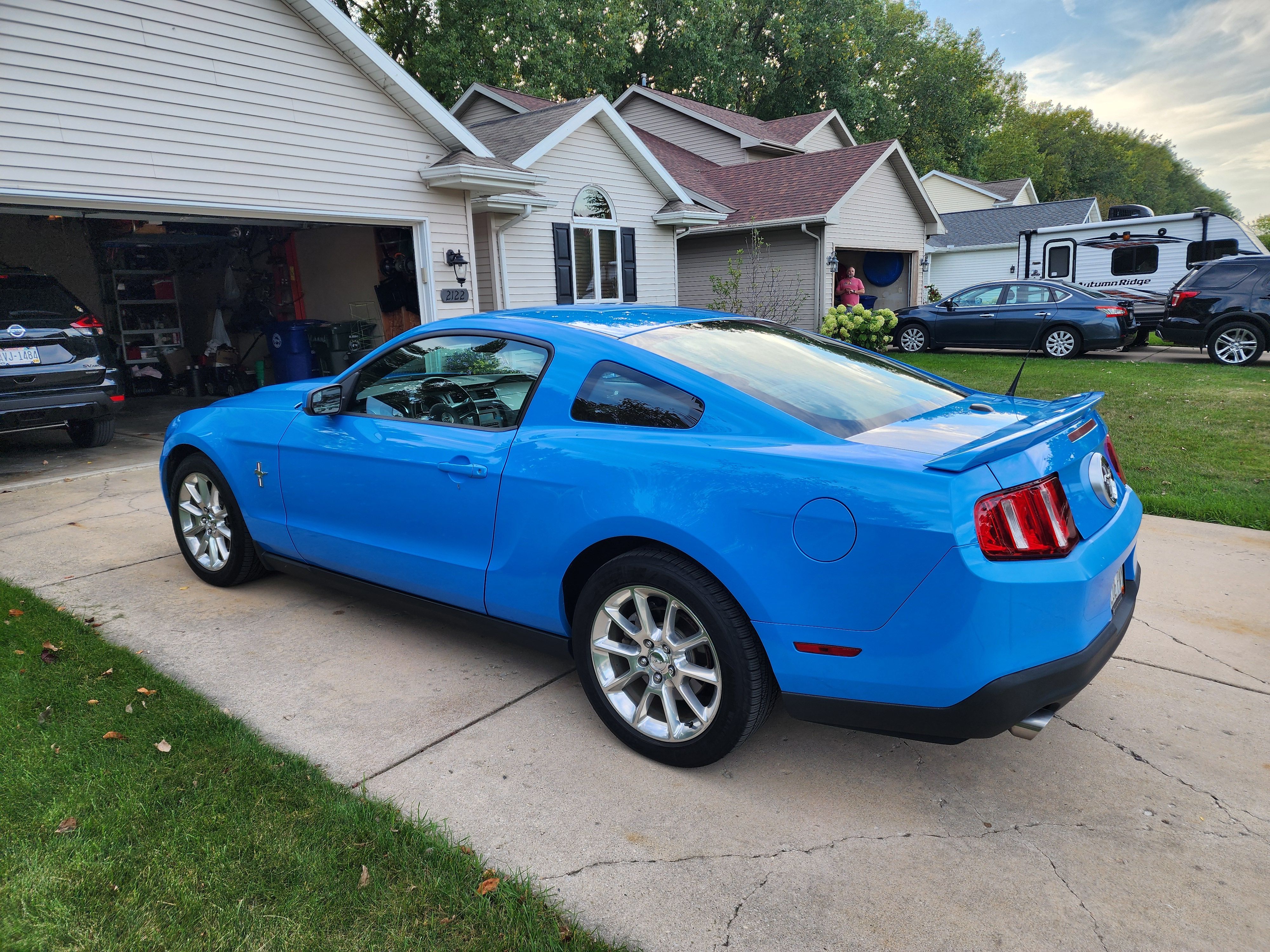 Used 2011 Ford Mustang Premium w/ 202A Rapid Spec Order Code RWD image 6
