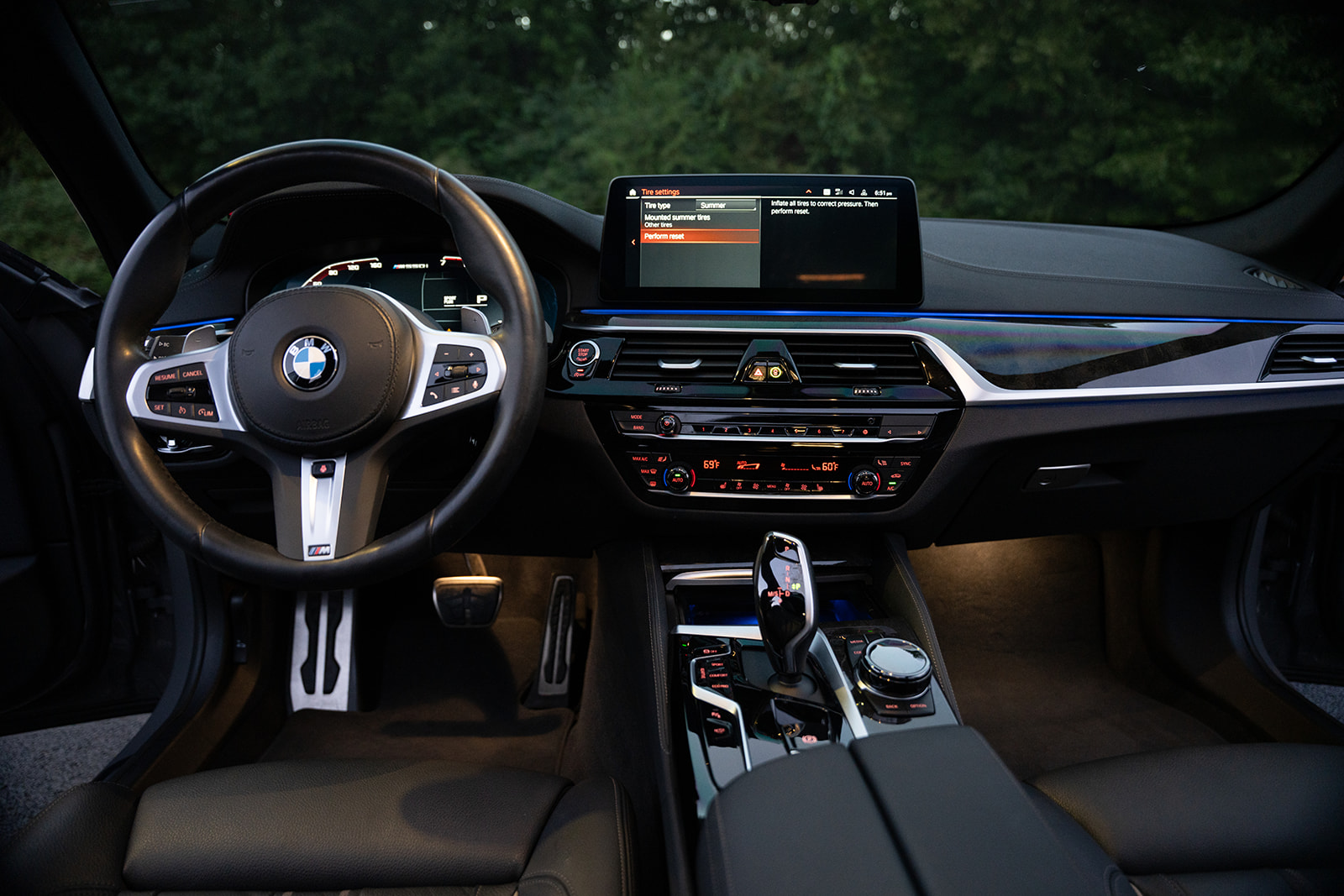 Used 2022 BMW M550i xDrive w/ Dynamic Handling Package AWD/4WD image 15