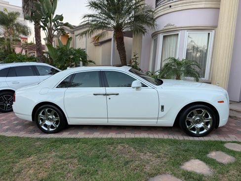 Used 2013 Rolls-Royce Ghost image 2