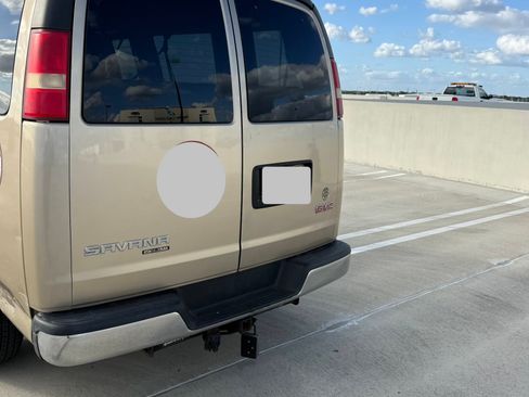 Used 2006 GMC Savana 3500 SLE Extended Van 3D w/ LT Preferred Equipment Group image 2