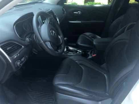 Used 2021 Jeep Cherokee Latitude Lux w/ Sun & Sound Group AWD/4WD image 6
